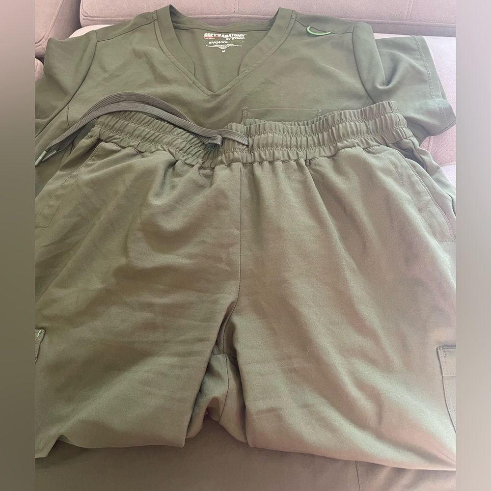 Army green medium scrub set